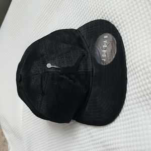 Air Jordan black snapback hat - youth
